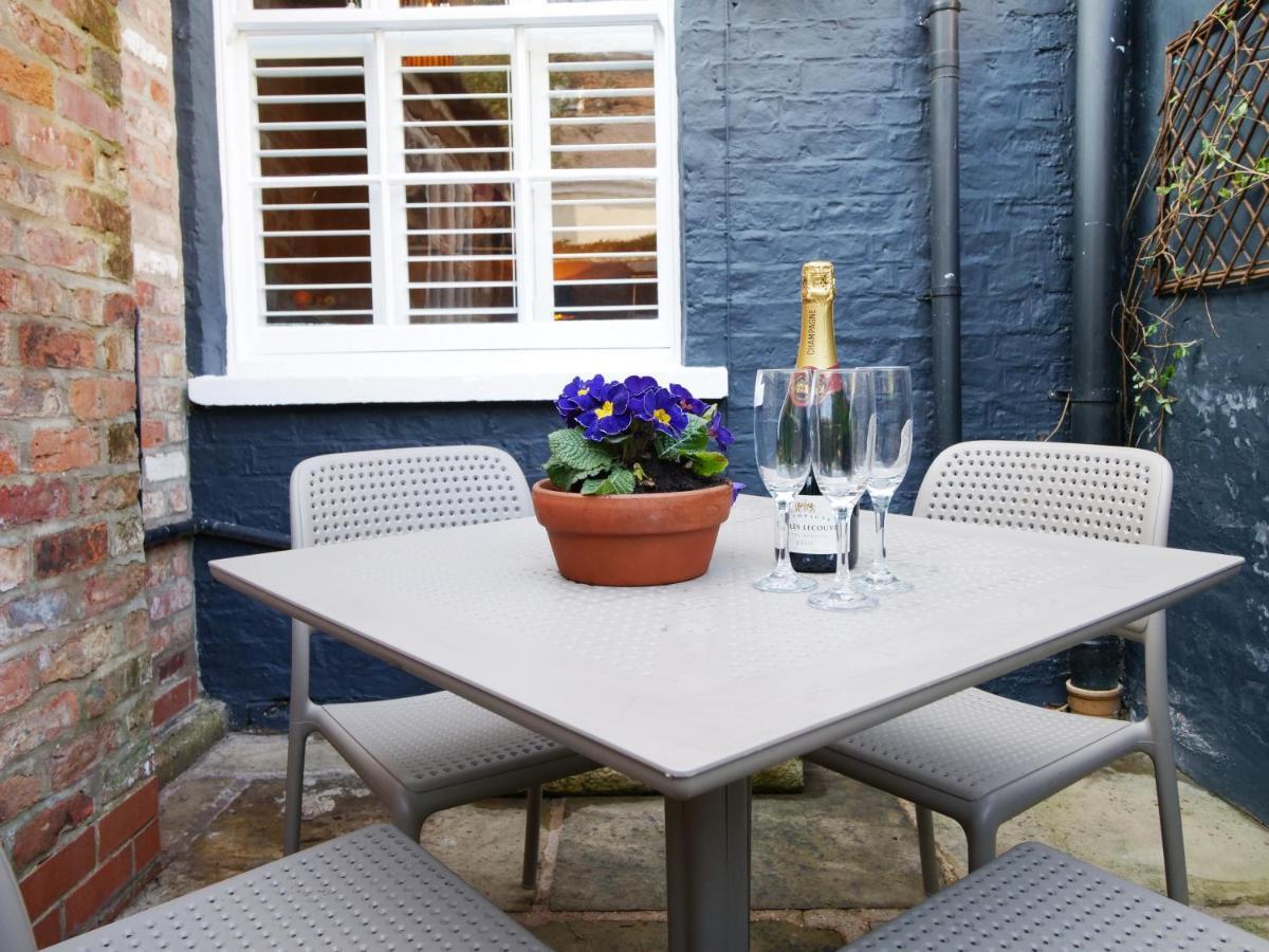 Bar Wall Cottage-City Wall Views-Sleeps 5 York Buitenkant foto