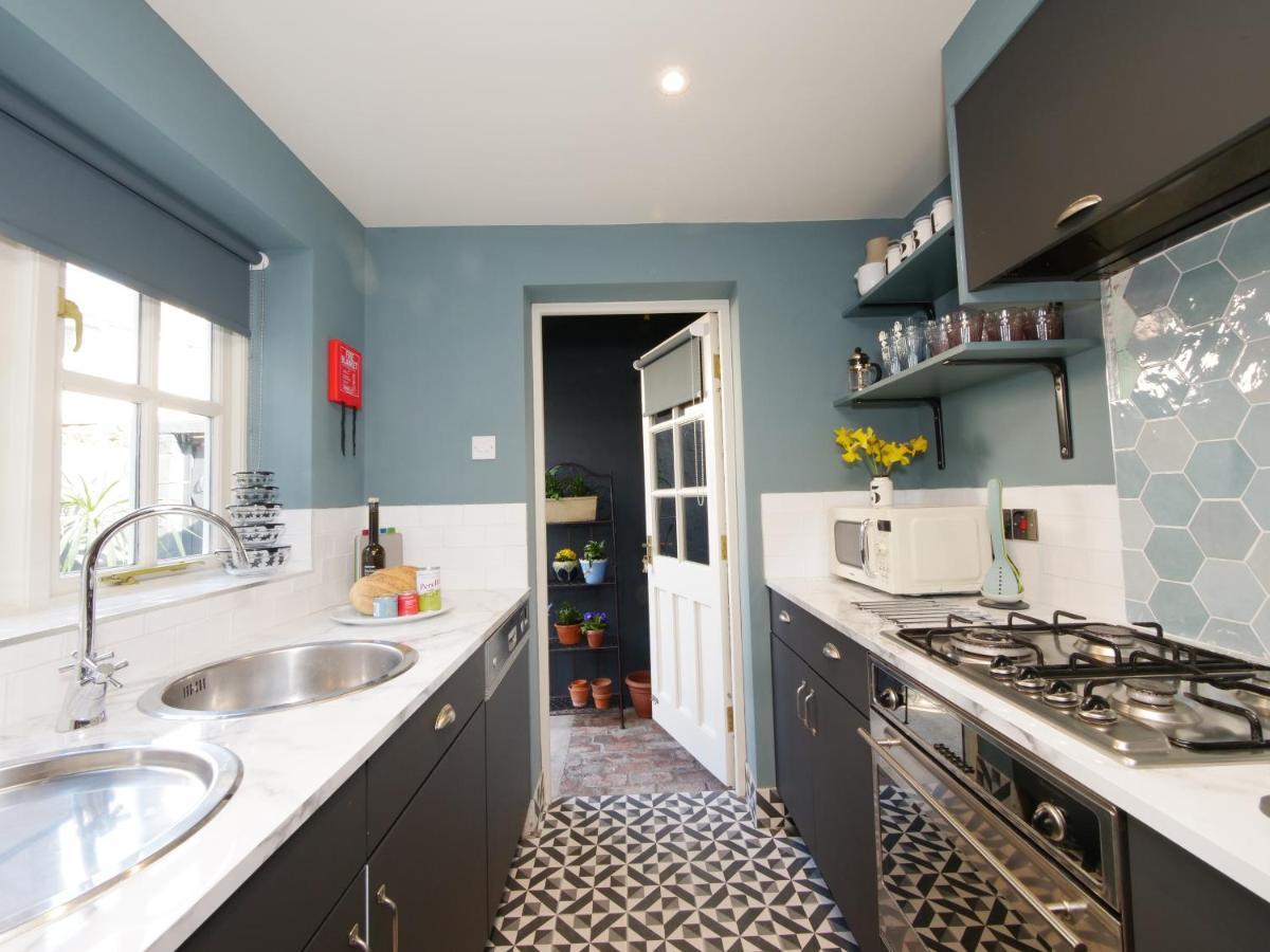 Bar Wall Cottage-City Wall Views-Sleeps 5 York Buitenkant foto