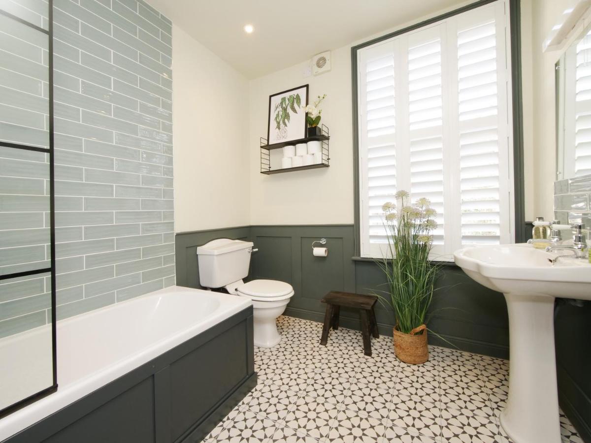 Bar Wall Cottage-City Wall Views-Sleeps 5 York Buitenkant foto